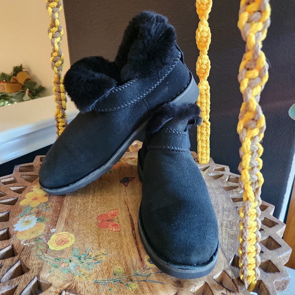 UGG Women's McKay Boot in Black